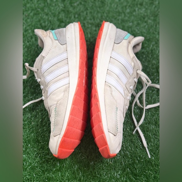 Adidas
(WMNS) adidas Retrorun 'White Signal Coral'‎ EH1858 Size 6.5 - Picture 5 of 8